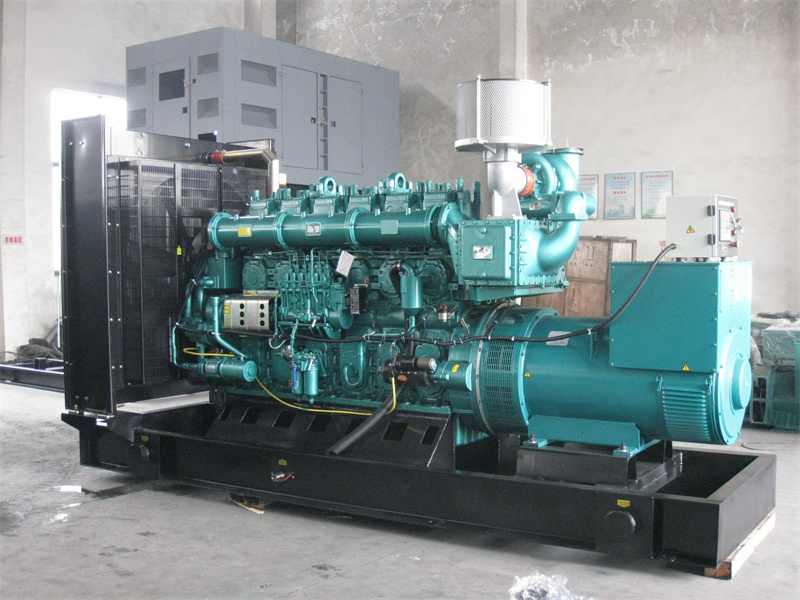 宁晋200KW 柴油发电机的油耗是多少？