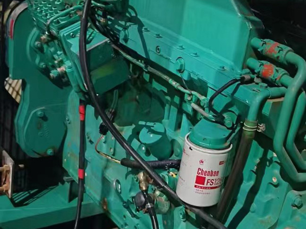 宁晋如何确定新的发电机组控制系统是否与原系统兼容？