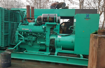 宁晋发电机组如何判断水冷式机油散热器内部是否需要清洗？